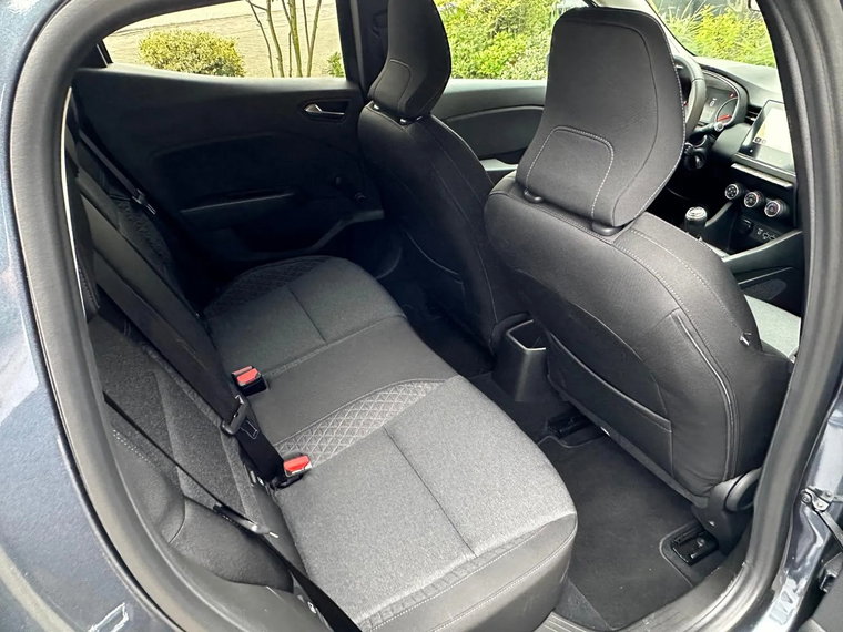 Vehicle Image 23