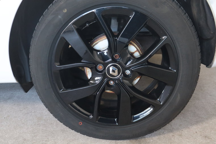 Vehicle Image 25