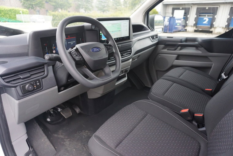 Vehicle Image 9