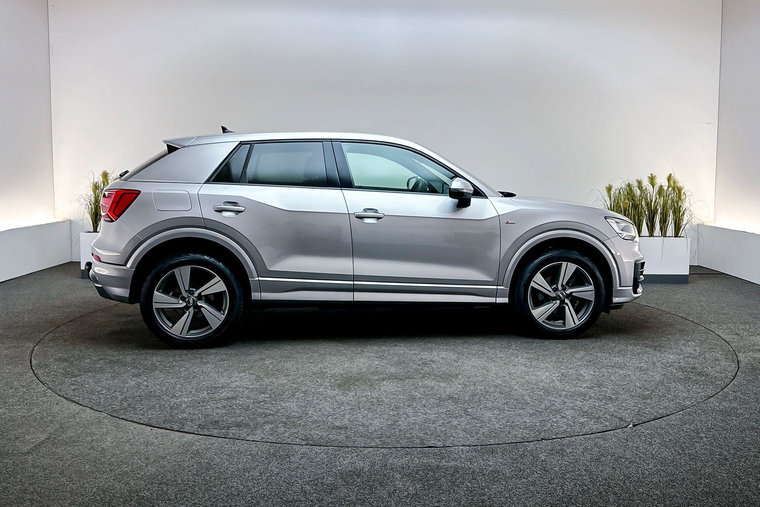 Vehicle Image 8