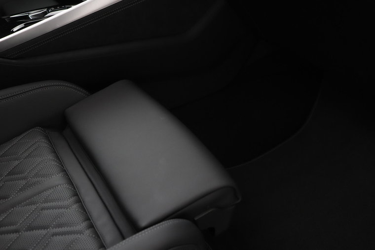 Vehicle Image 46