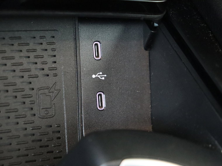 Vehicle Image 32