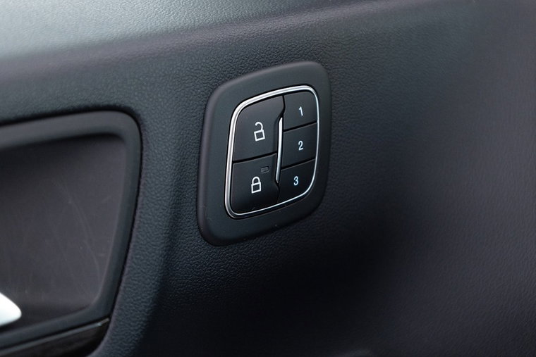Vehicle Image 24
