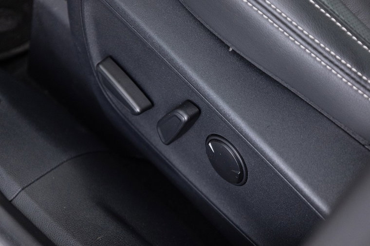 Vehicle Image 25
