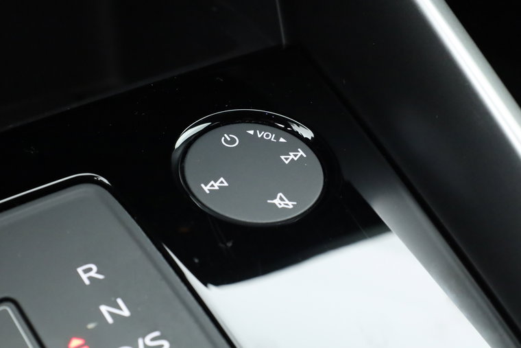 Vehicle Image 29