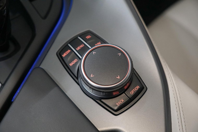 Vehicle Image 25