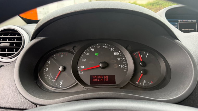 Vehicle Image 25
