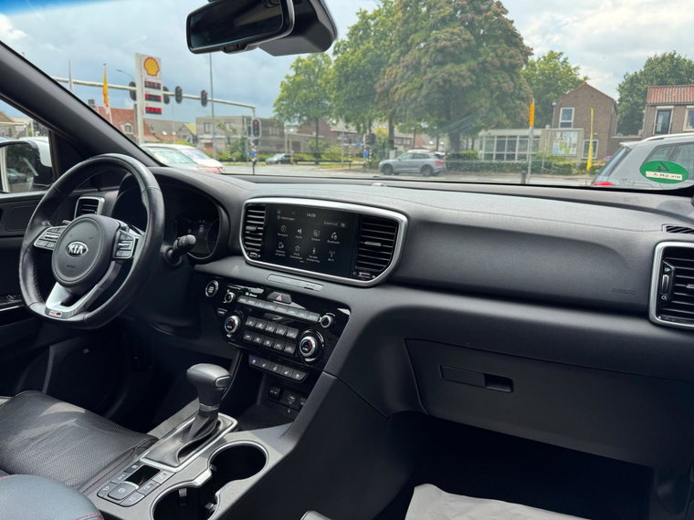 Vehicle Image 32