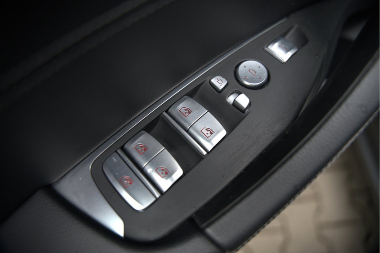 Vehicle Image 24