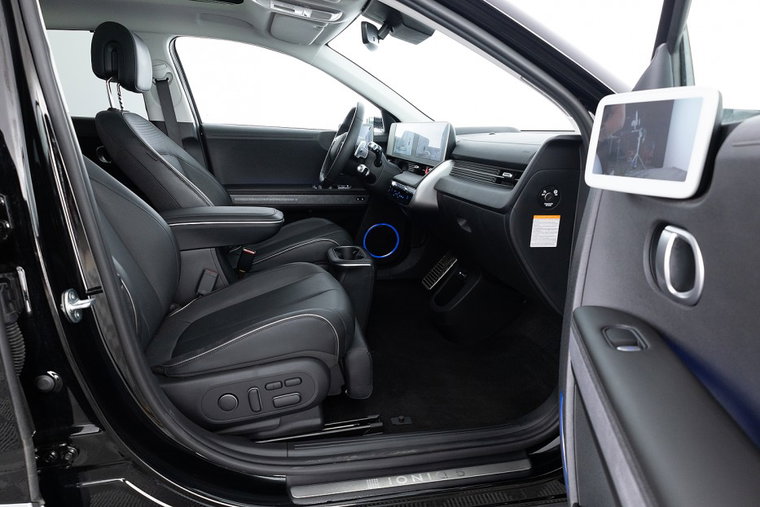 Vehicle Image 8