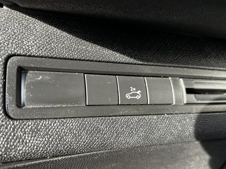 Vehicle Image 29