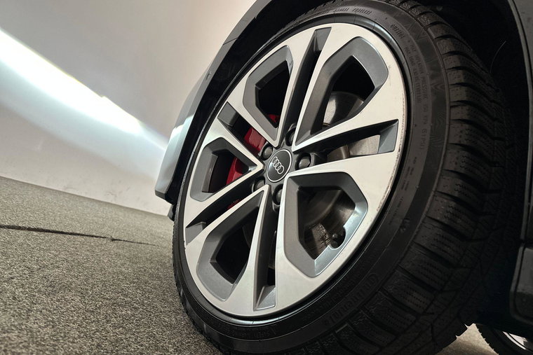 Vehicle Image 12