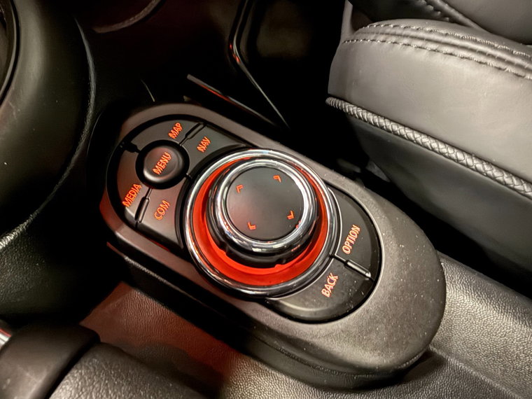 Vehicle Image 32