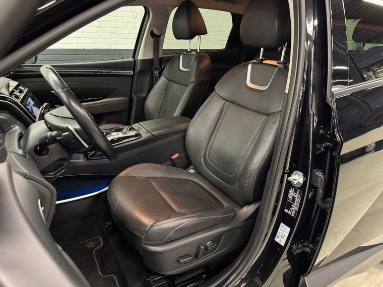 Vehicle Image 25