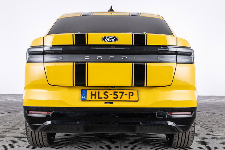 Vehicle Image 32