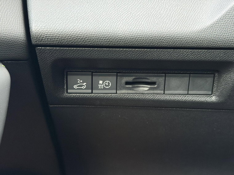 Vehicle Image 28