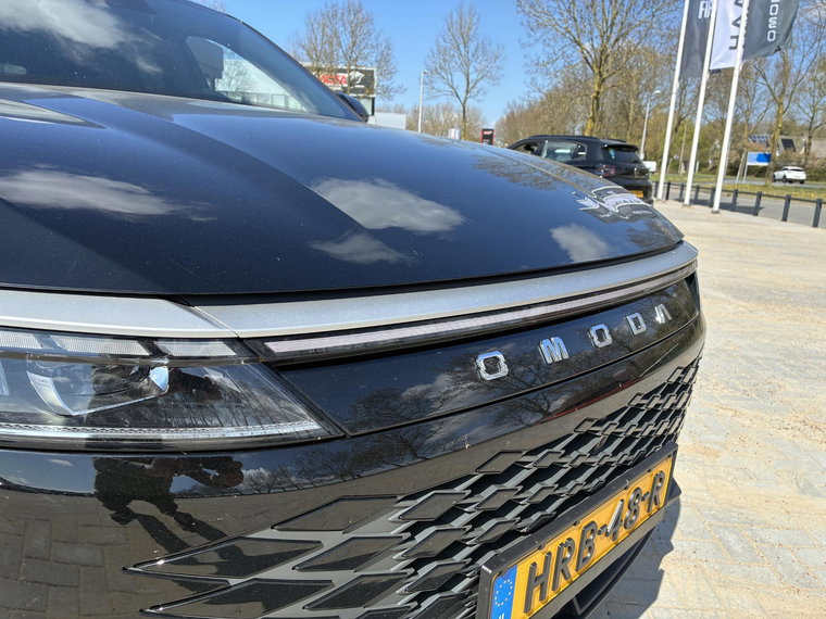 Vehicle Image 25