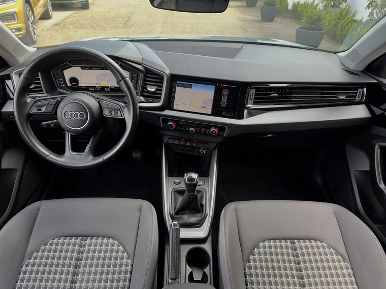 Vehicle Image 12