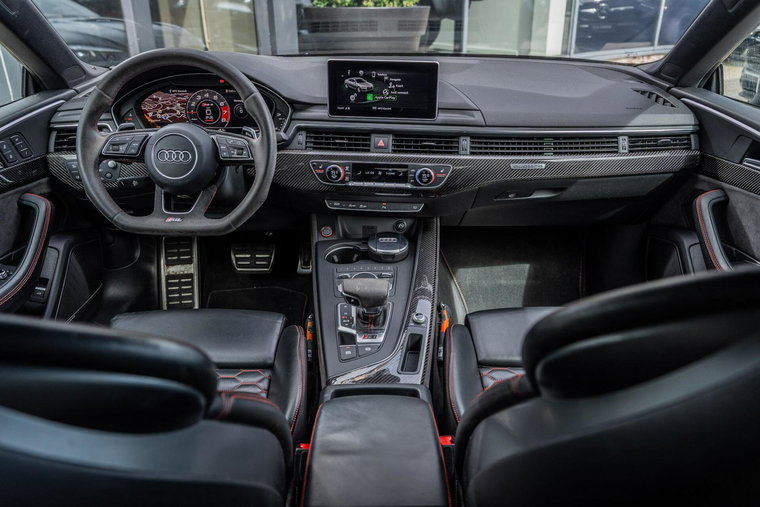 Vehicle Image 8