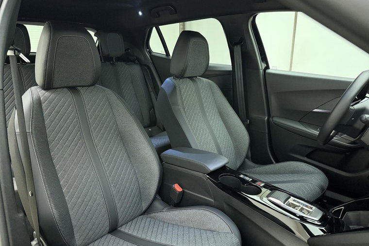 Vehicle Image 13
