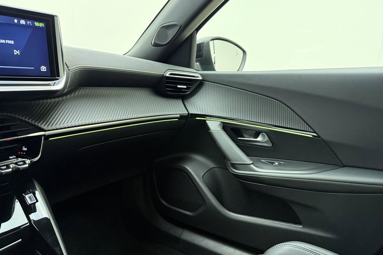 Vehicle Image 32
