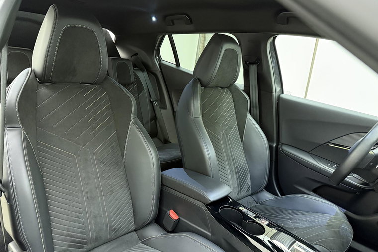 Vehicle Image 10