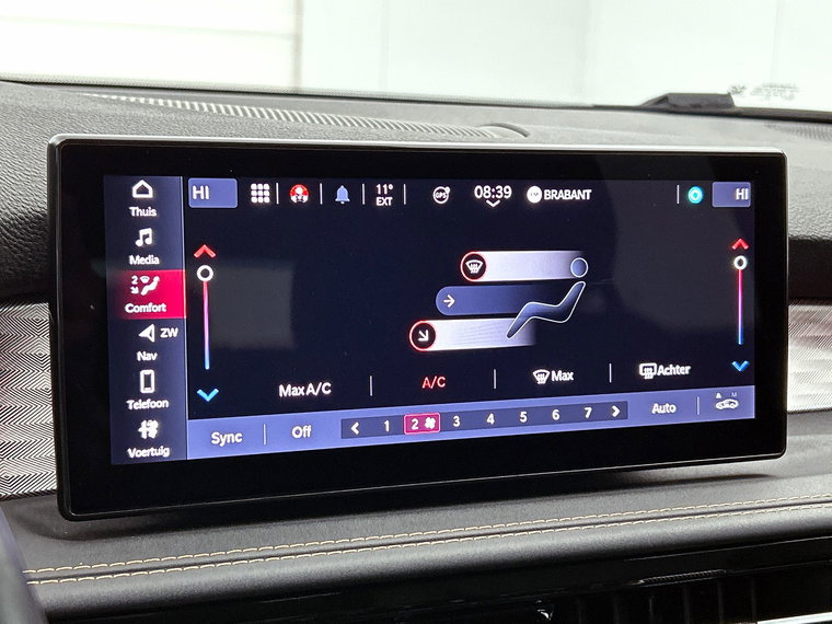 Vehicle Image 25
