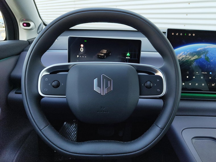 Vehicle Image 16