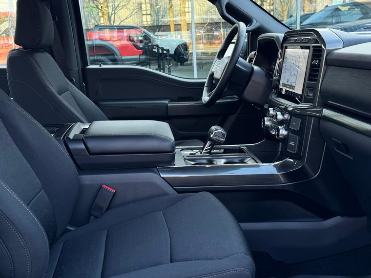 Vehicle Image 12