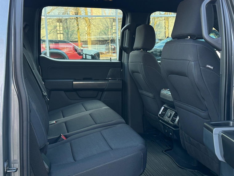 Vehicle Image 13