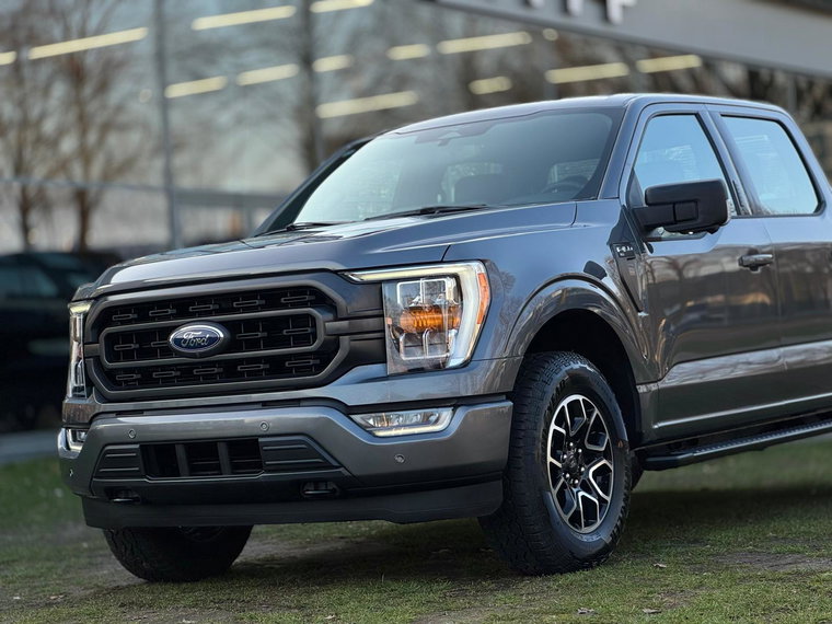 Vehicle Image 4