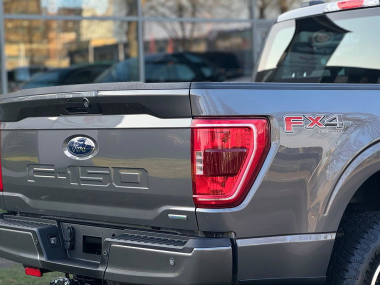 Vehicle Image 8