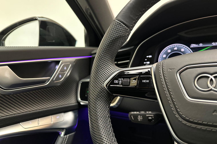Vehicle Image 25