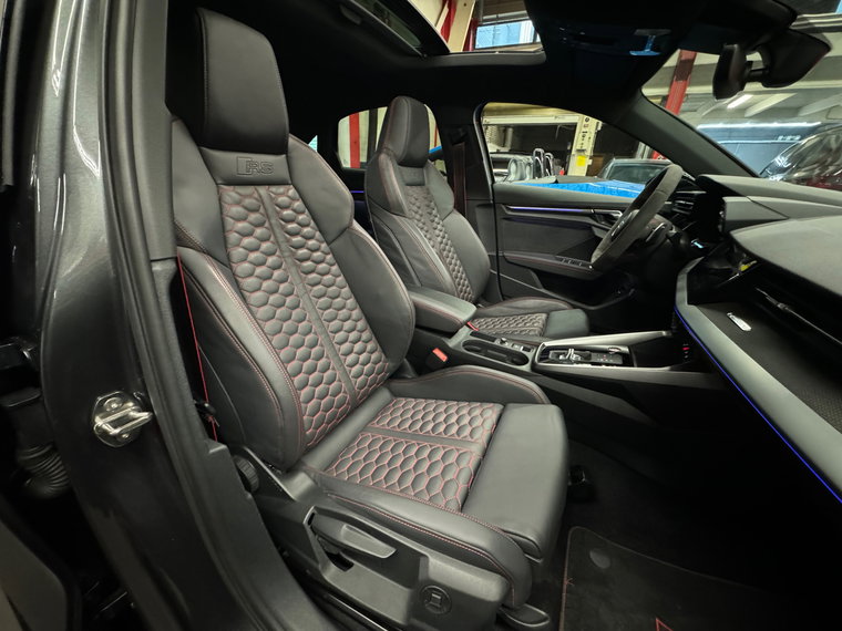 Vehicle Image 37