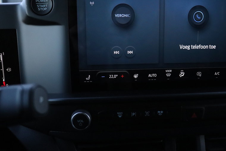 Vehicle Image 25