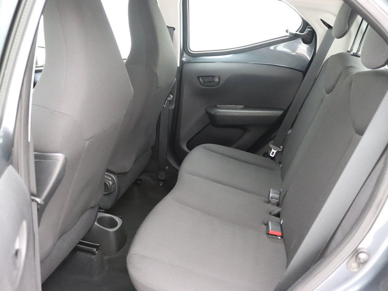 Vehicle Image 25