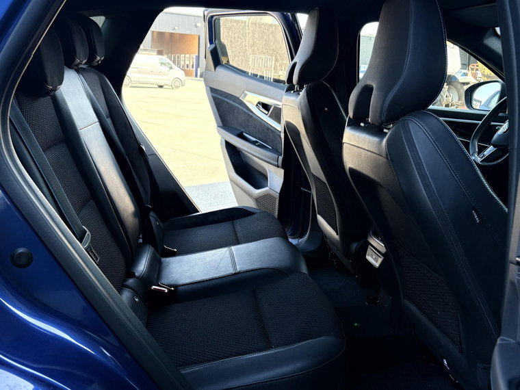 Vehicle Image 25