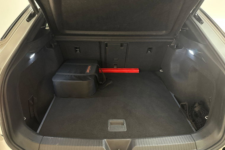 Vehicle Image 32