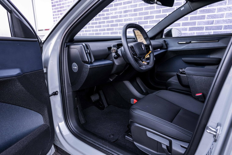 Vehicle Image 18