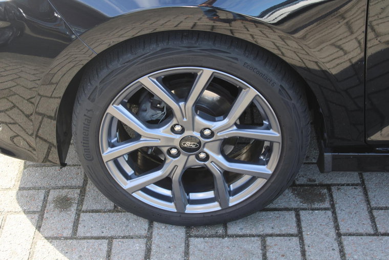Vehicle Image 17