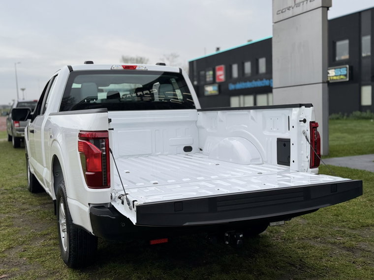 Vehicle Image 9