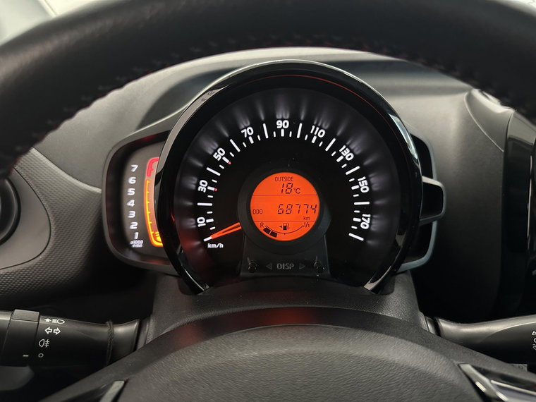 Vehicle Image 15