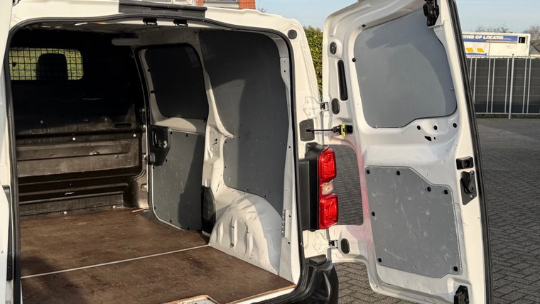 Vehicle Image 13