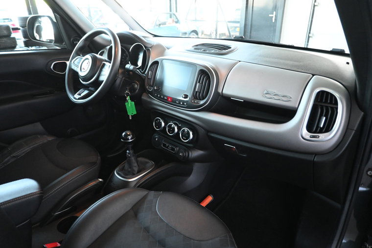 Vehicle Image 32