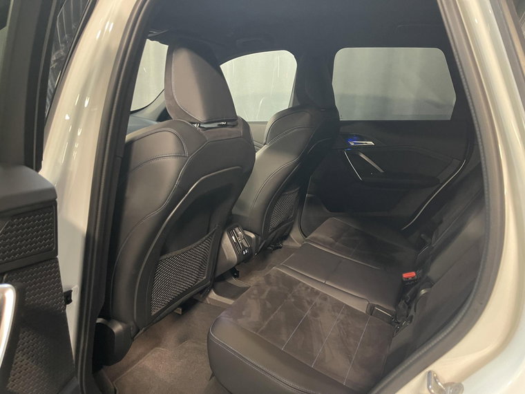 Vehicle Image 38