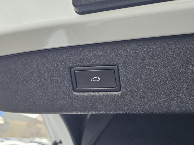 Vehicle Image 29