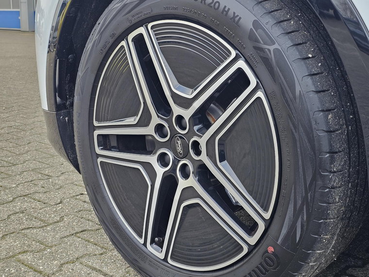 Vehicle Image 30