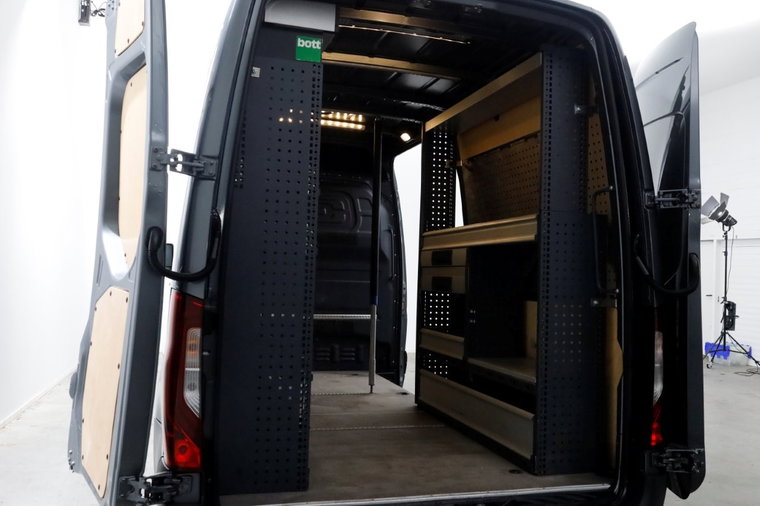 Vehicle Image 13