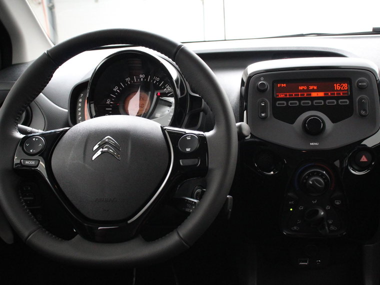 Vehicle Image 19