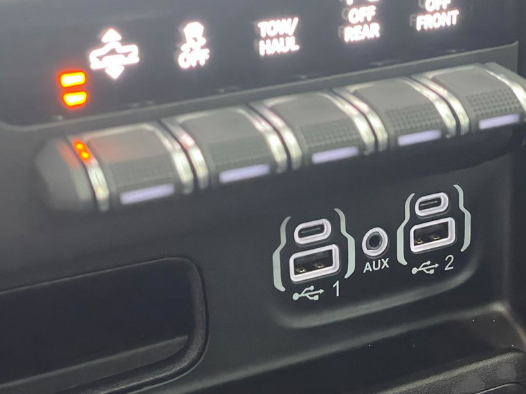 Vehicle Image 32